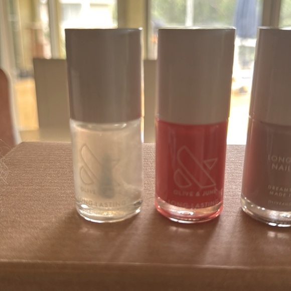 Bundle of 4 Nail Colors - NEW - Olive & June - Long Lasting - Beautiful Mix - Picture 2 of 3